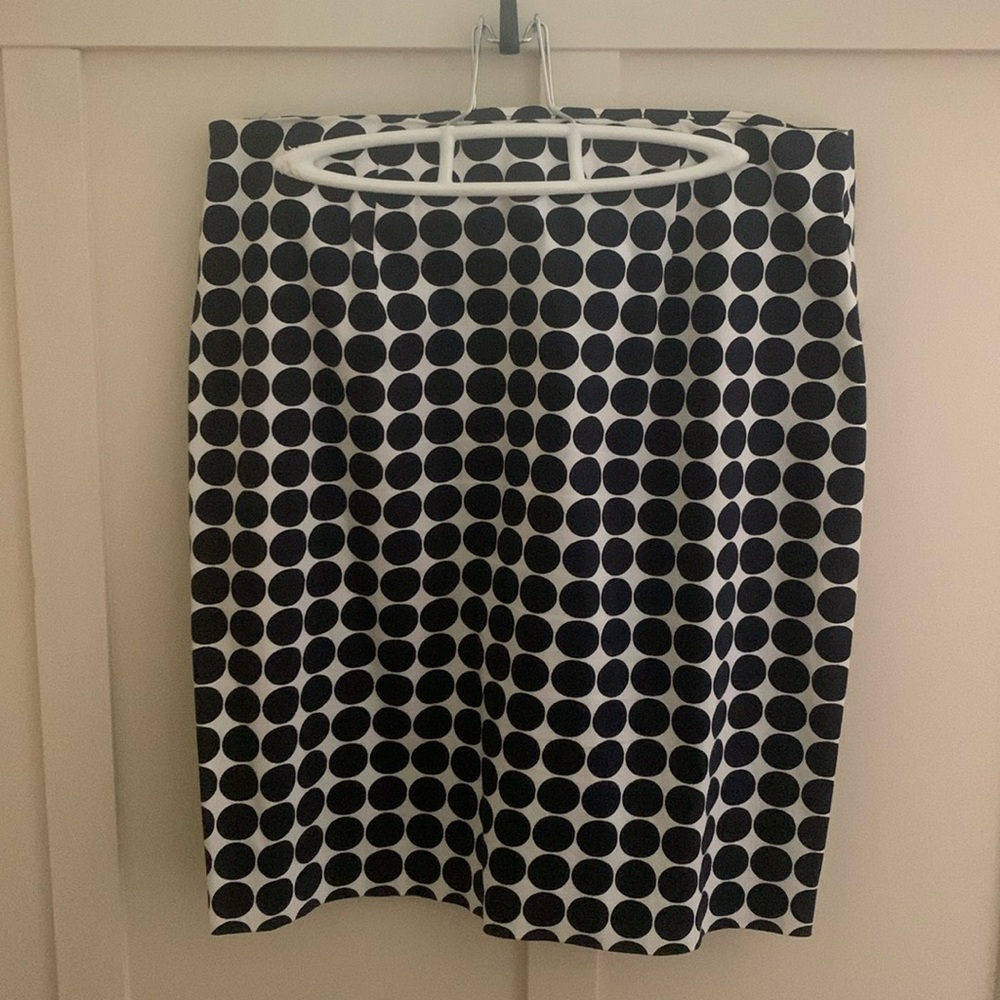 Anne Klein Stretch White with Navy Dots Skirt
